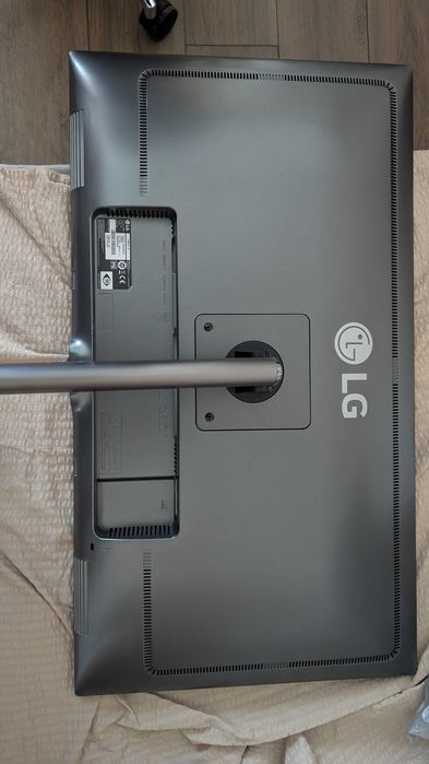 Монитор LG 31 инча, 4К