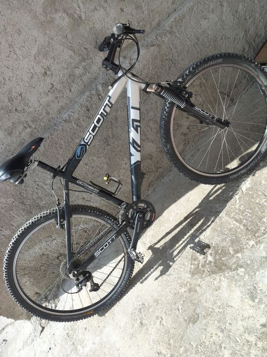 Vând bicicleta scott voltage
