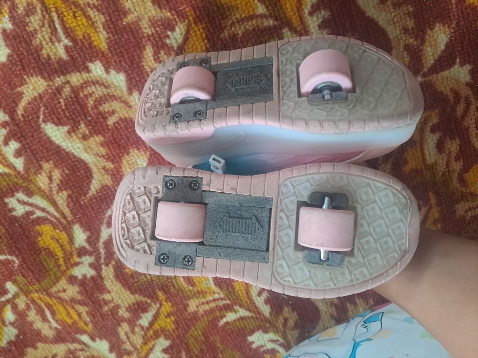 Роликовые кроссовки