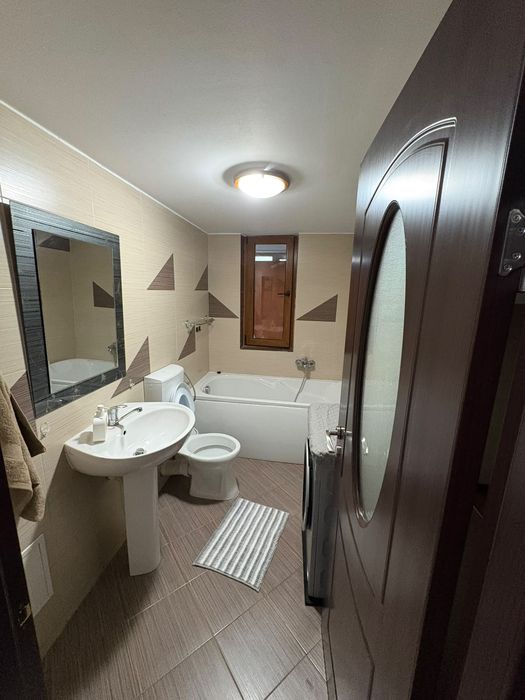 Închiriez apartament