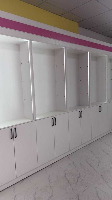 Шкафтар мен сөрелер