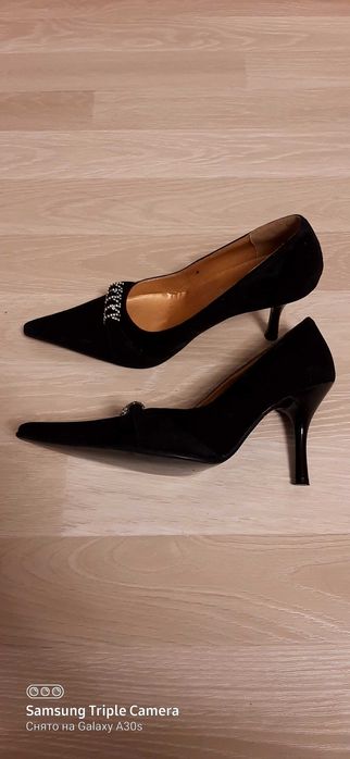 Продается женская обувь. В хорошем состоянии.