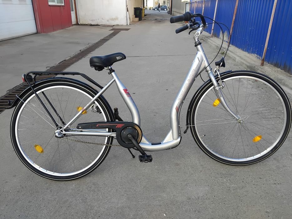 Vând bicicleta cu cadru jos pentru damă