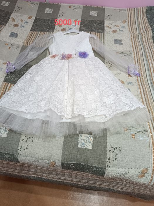 Продам красивые платья  на девочку .
