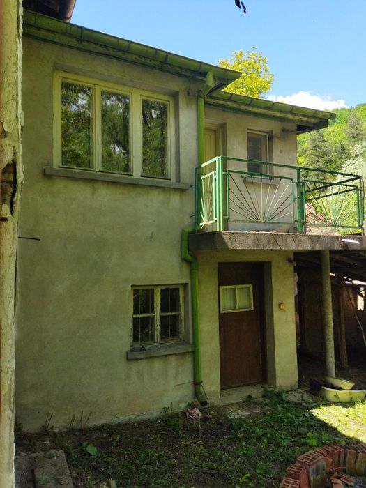 Продавам къща с двор в гр.ГАБРОВО кв.ЕТЪРА