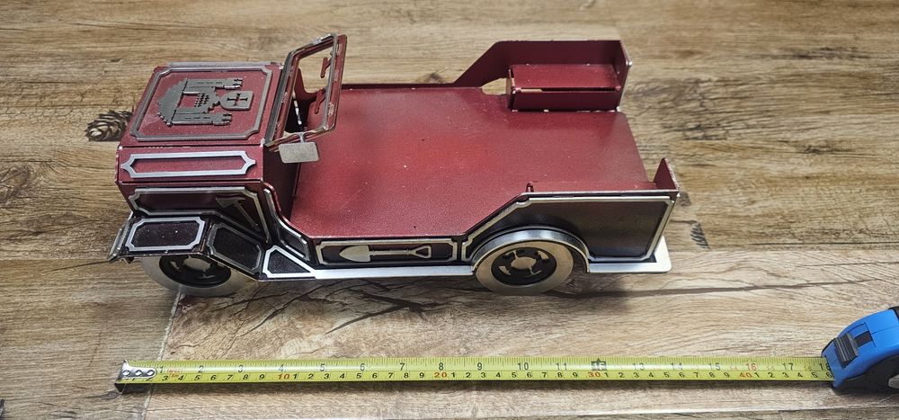 Mașină  din metal handmade