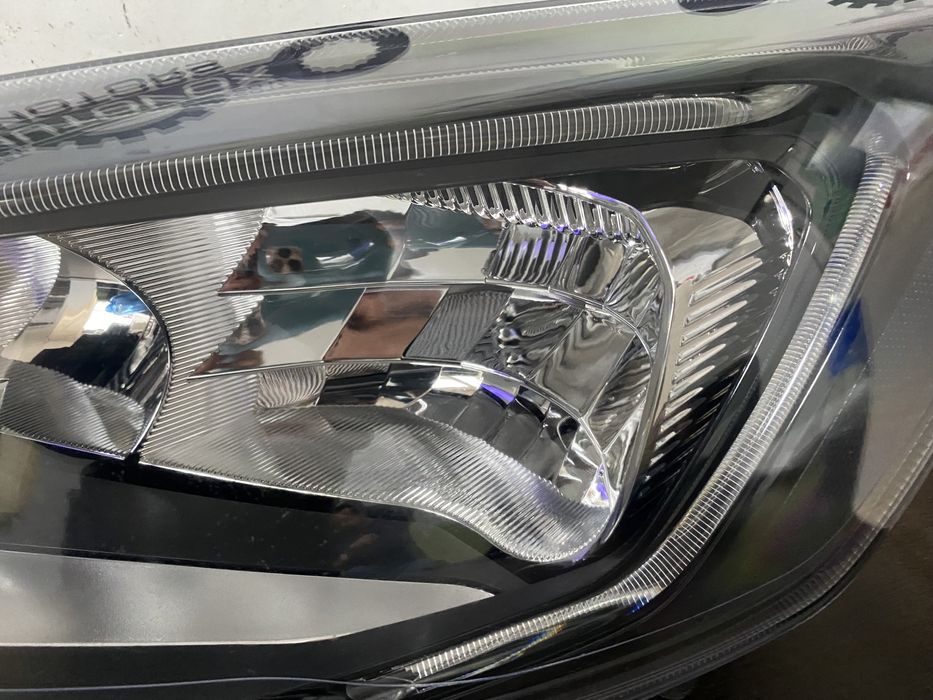 Far stanga Ford Focus 4 halogen si drl LED an 2018-2021