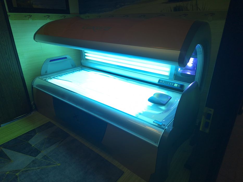 Продам солярий Luxura x7 горизонтальный.