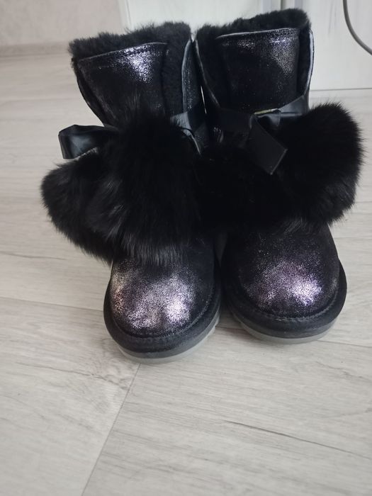 Женская обувь. Продам новые угги