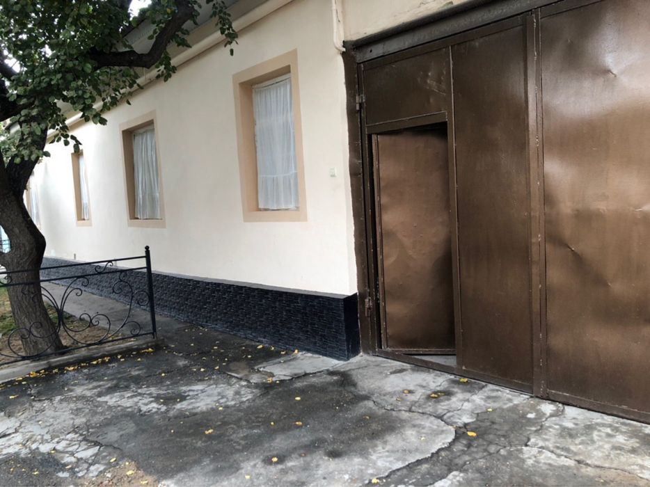 uchastka sotiladi chilonzor 20 kv ,5.7 sotix 7 ta xona