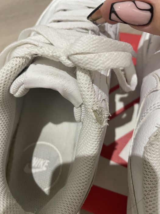 Оригинални бели обувки Nike и на Polo ASSN.