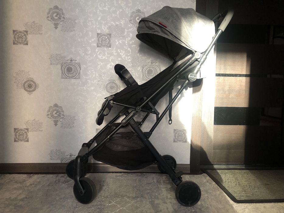Коляски. Черно-белая 3 в 1. Серая прогулочная