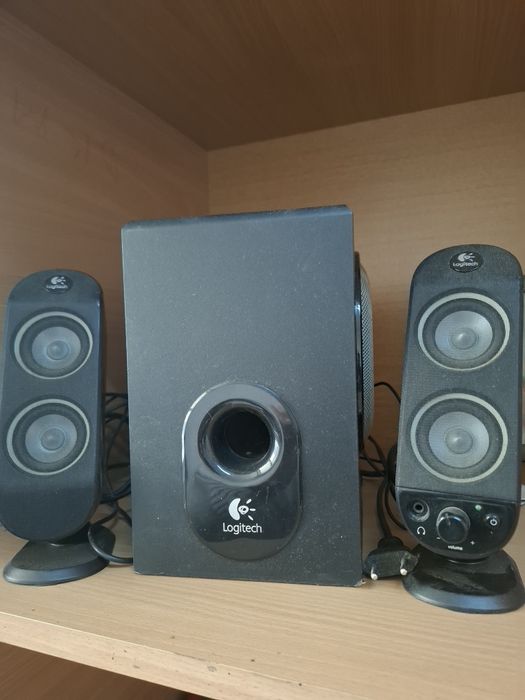 Logitech  2 + 1  sistem