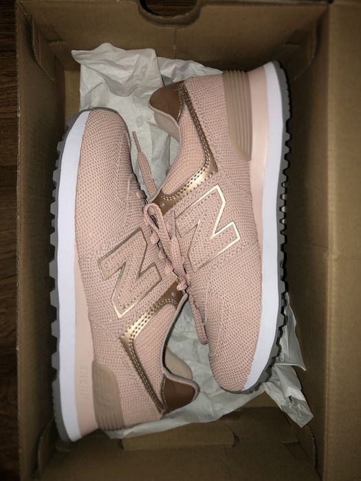Нови, дамски маратонки  New Balance! В отлично състояние!