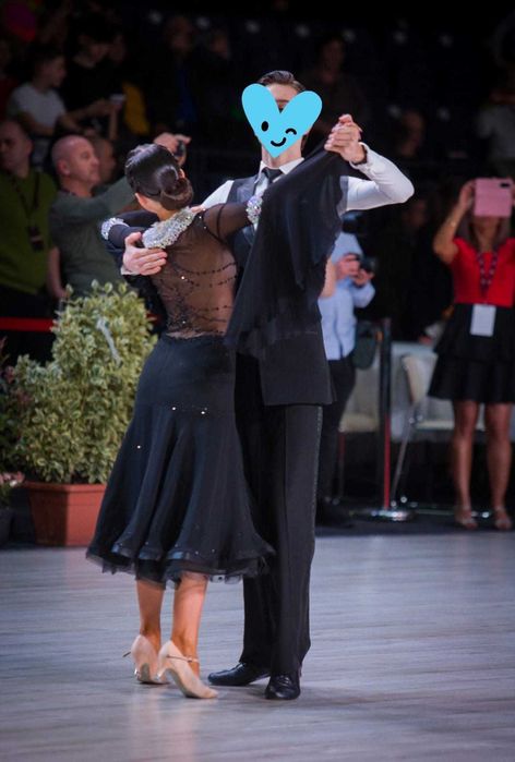 Vand/inchiriez rochie dans sportiv  standard  Junior II / Youth