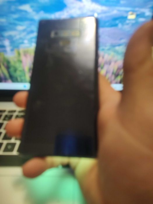 Samsung galaxy note9 cu displayul spart necesita inlocuire