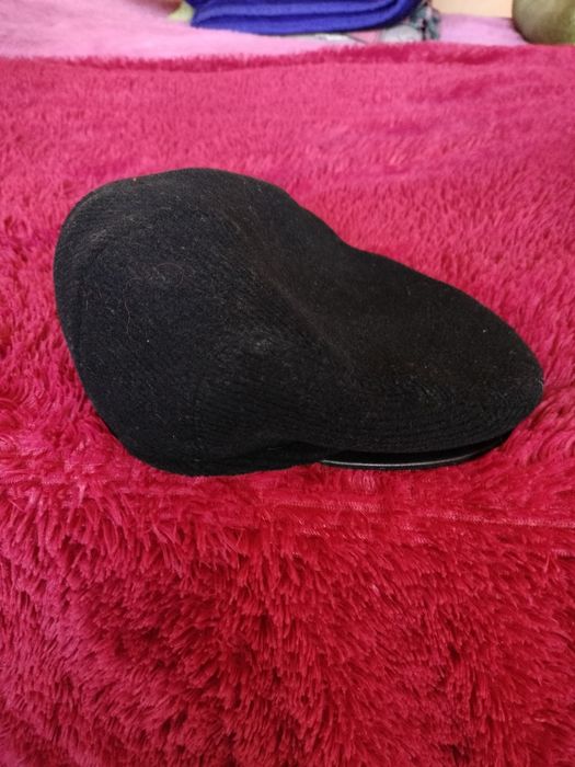 Продаю 2 шапки,осеннии.