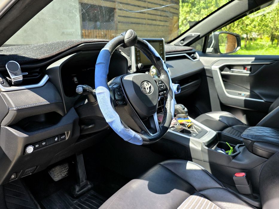 Vând Toyota RAV 4 Luxury Hybrid 2019 (GPL)