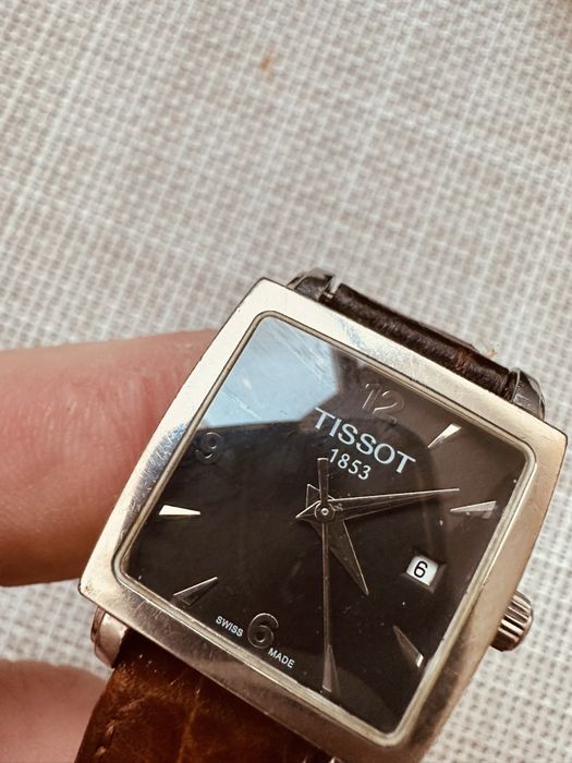 Часовник Tissot оригинален с кутия и документи