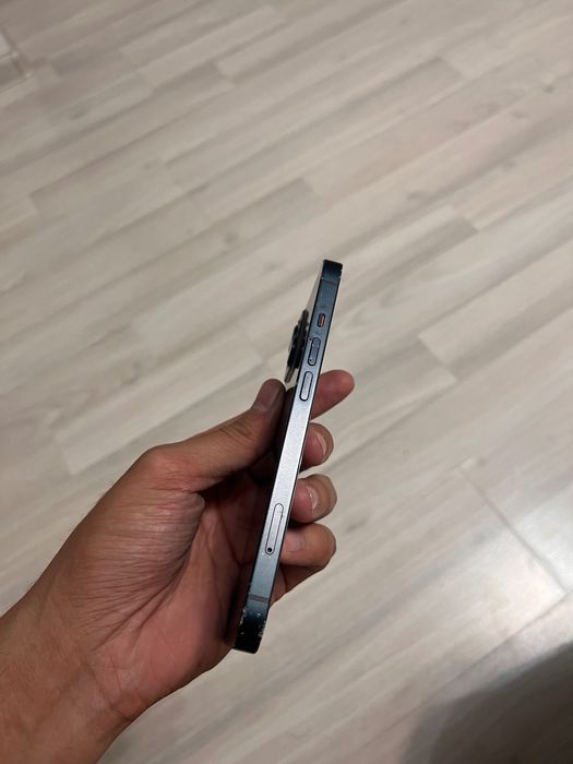 Продам iPhone 13 айфон 13