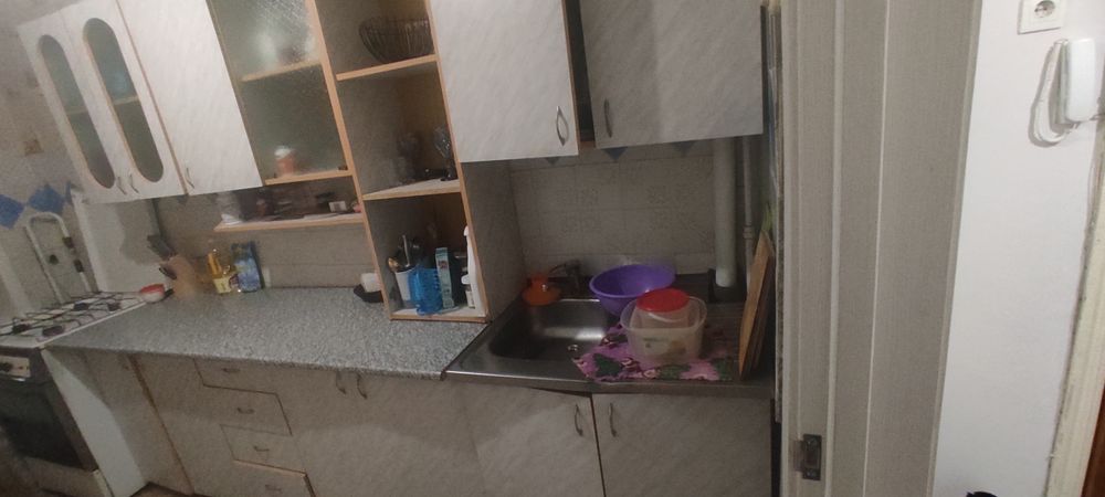 Отдам кухонный гарнитур даром