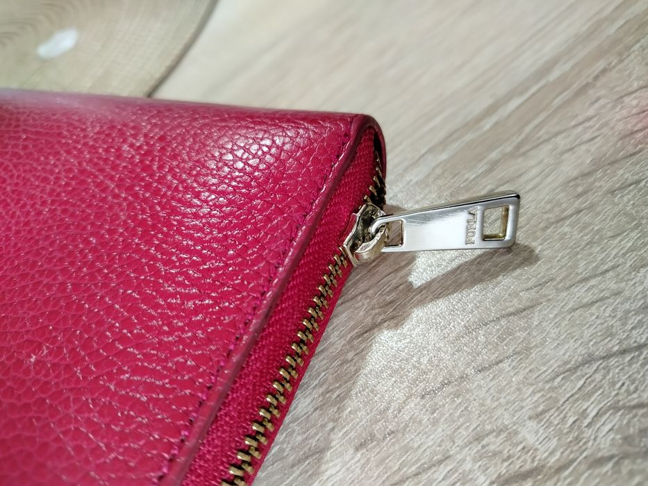 Дамско червено портмоне Furla
