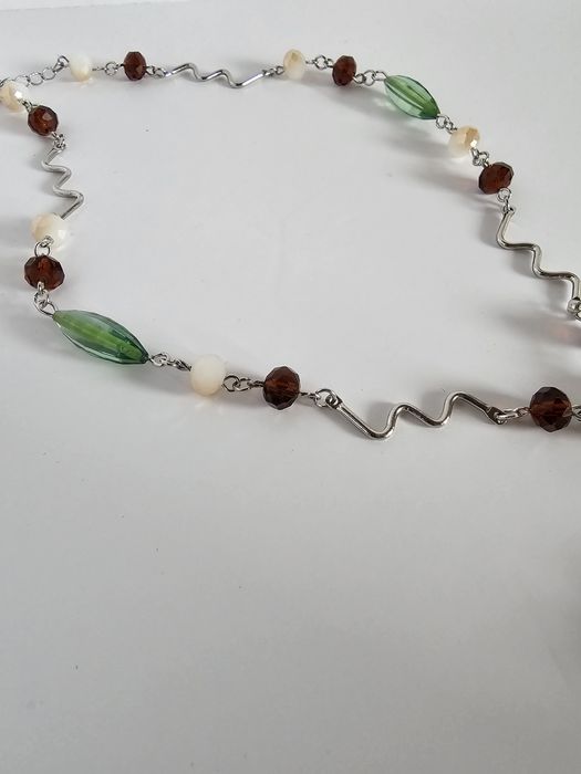 Нежно колие с естествен цвят на орхидея и епоксидна смола