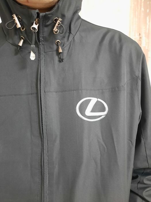 Ветровка    лексус