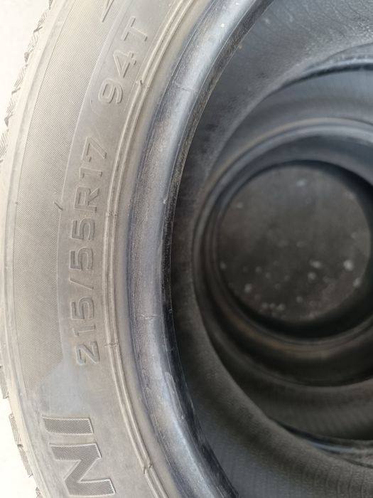 Продам зимние шины 215 55 R17