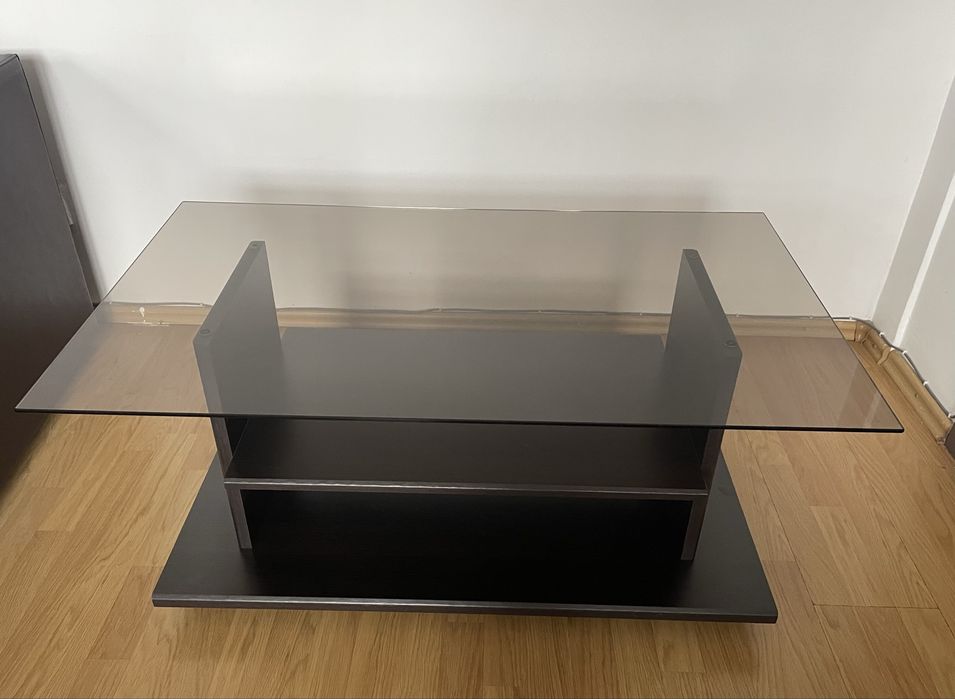 Măsuță din lemn masiv si sticlă