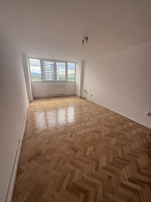 Vând apartament cu 3 camere