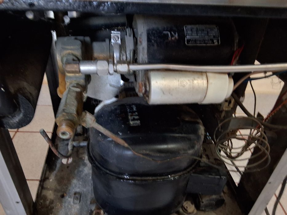 Продавам хладилен автомат - колддрринг с 4 канала