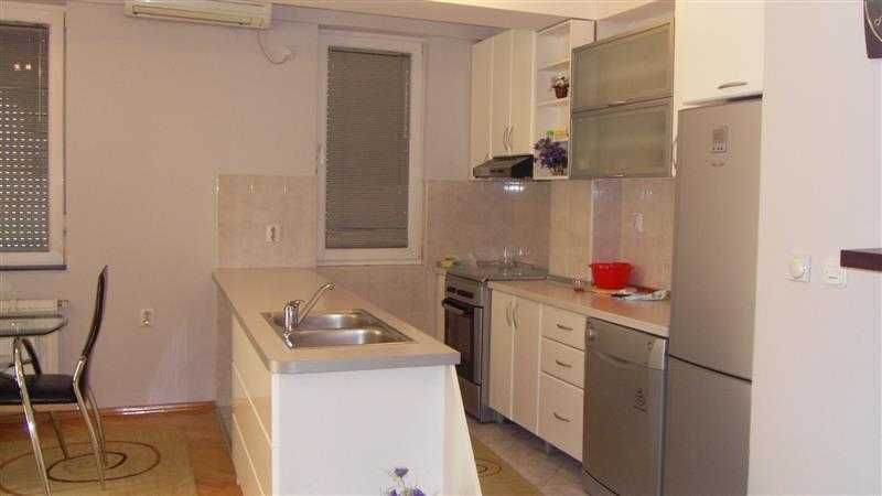 Дава се под наем Двустаен апартамент в Бургас, Славейков - 56 кв.м за 204 € - Снимка #3