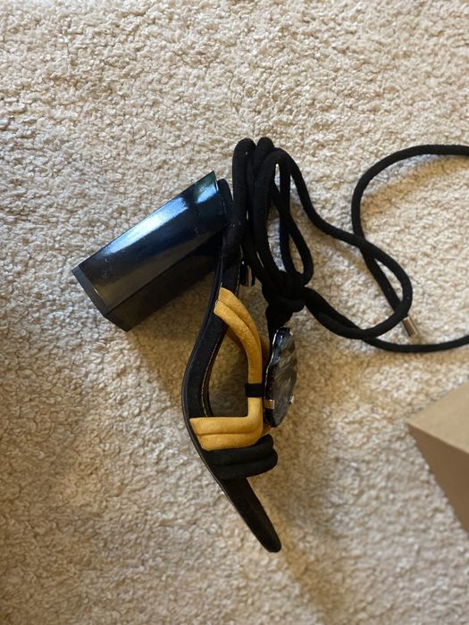 Sandale din piele intoarsa Zara