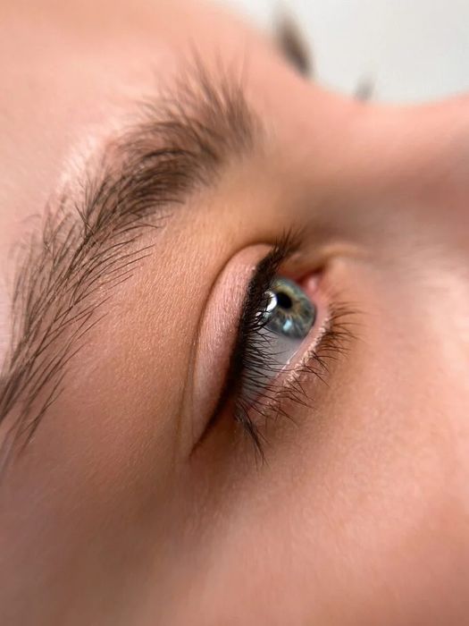 Межресничный татуаж межресничка