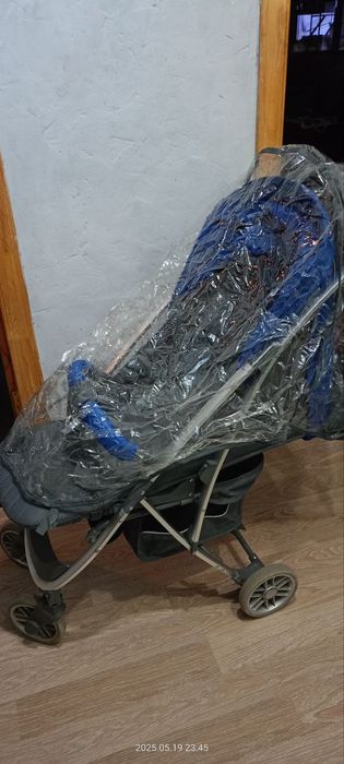 Продам детскую прогулочную коляску.