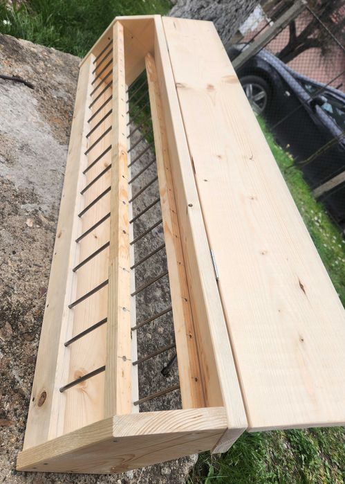 Дървена хранилка за гълъби