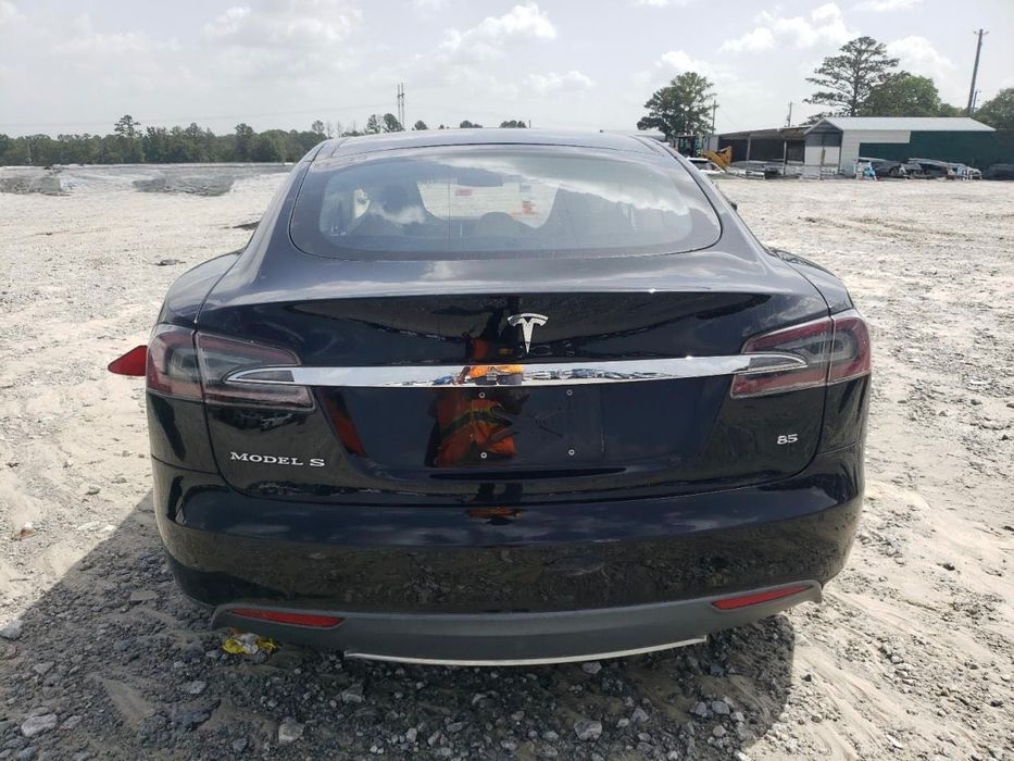 Продавам Тесла Модел С на части 2014 година