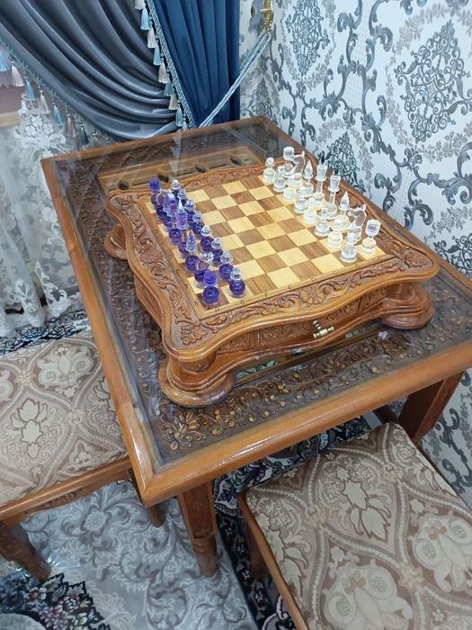 Шахмат ва шахмат стол стули билан комплект