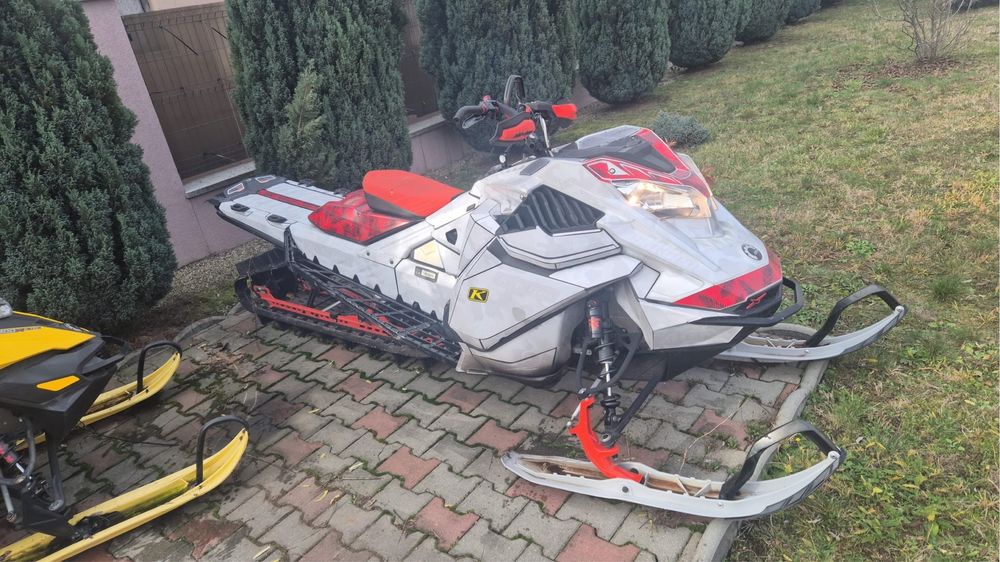 Snowmobil Ski Doo Summit X 2021