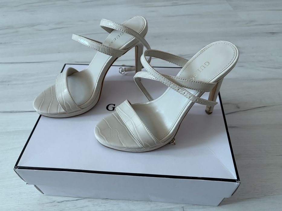 Продам оригинальные туфли Guess