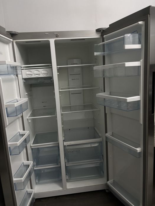 Продам 2х  дверный холодильник с морозилкой