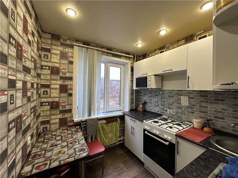 -Продам 3 комн на 7 микрорайоне.  Теплая!