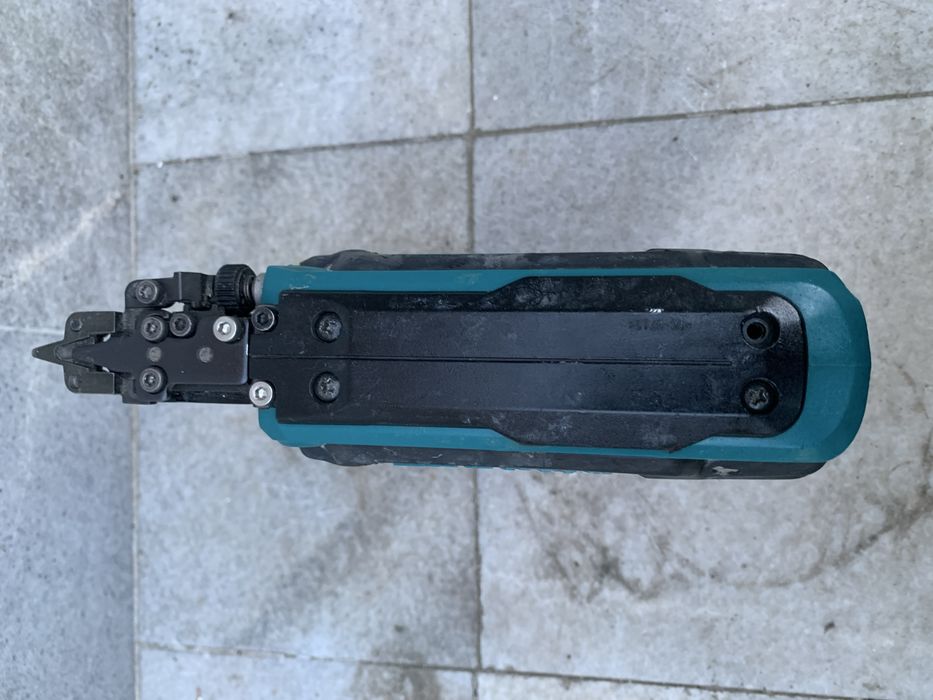 Makita FT354D/такер на гвоздеи/+батерия