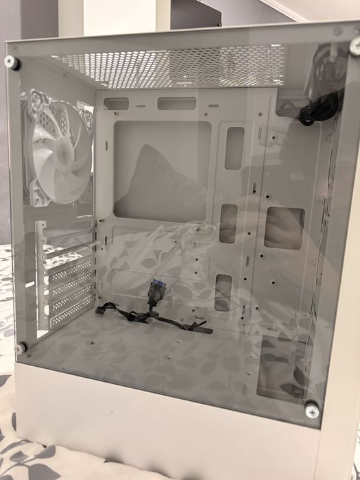 Vand carcasa pro gaming