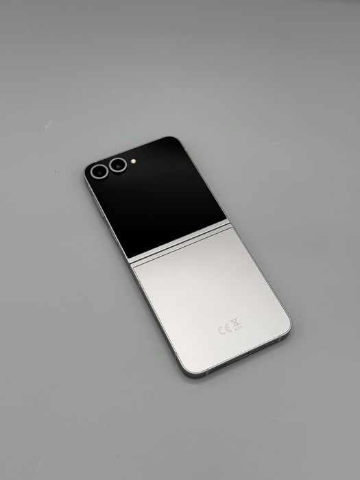 Samsung Z Flip 6 | 512 GB | 12 GB RAM | Baterie 100% | Silver Shadow
