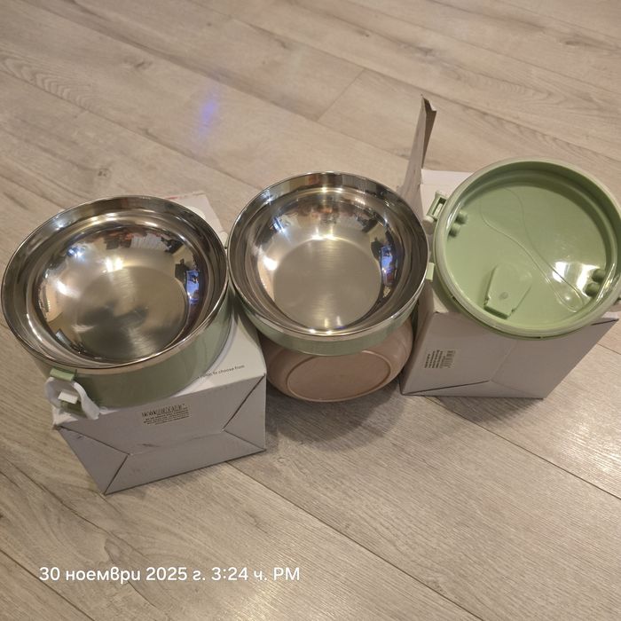 Кутии за храна. 2 бр. - зелено и розово. Нови.