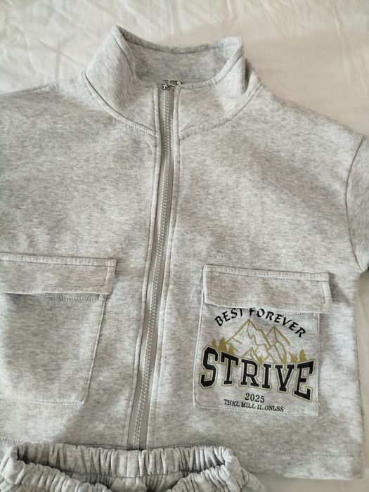 Продам костюм для девочки размер 120