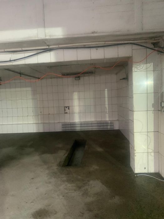 Hală de depozitare la curte – 135 mp + birouri + parcare