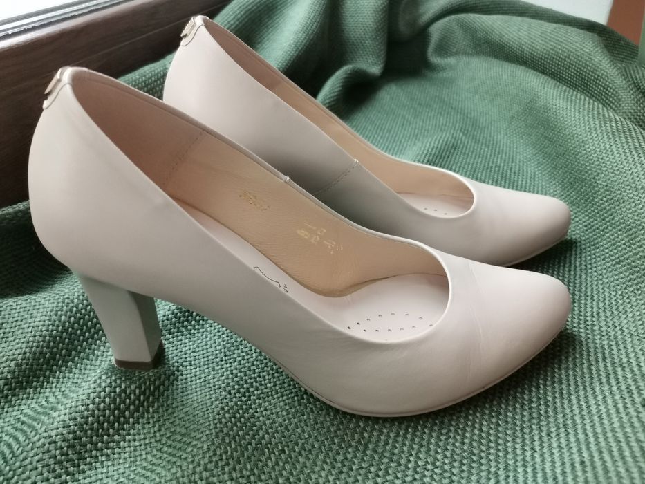 Pantofi cu toc, marimea 35